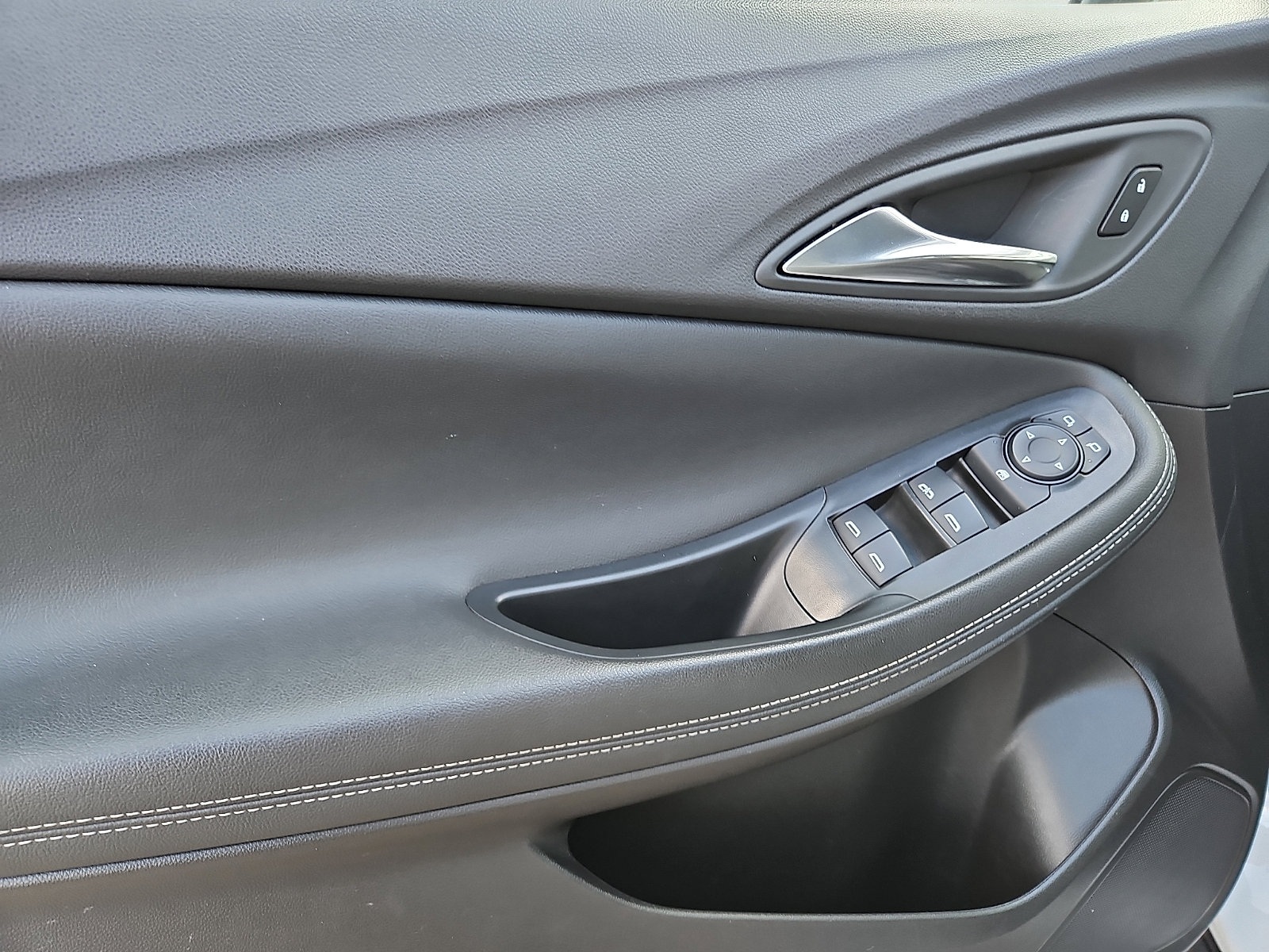 Used 2023 Buick Encore GX Select w/ Safety Package II image 12