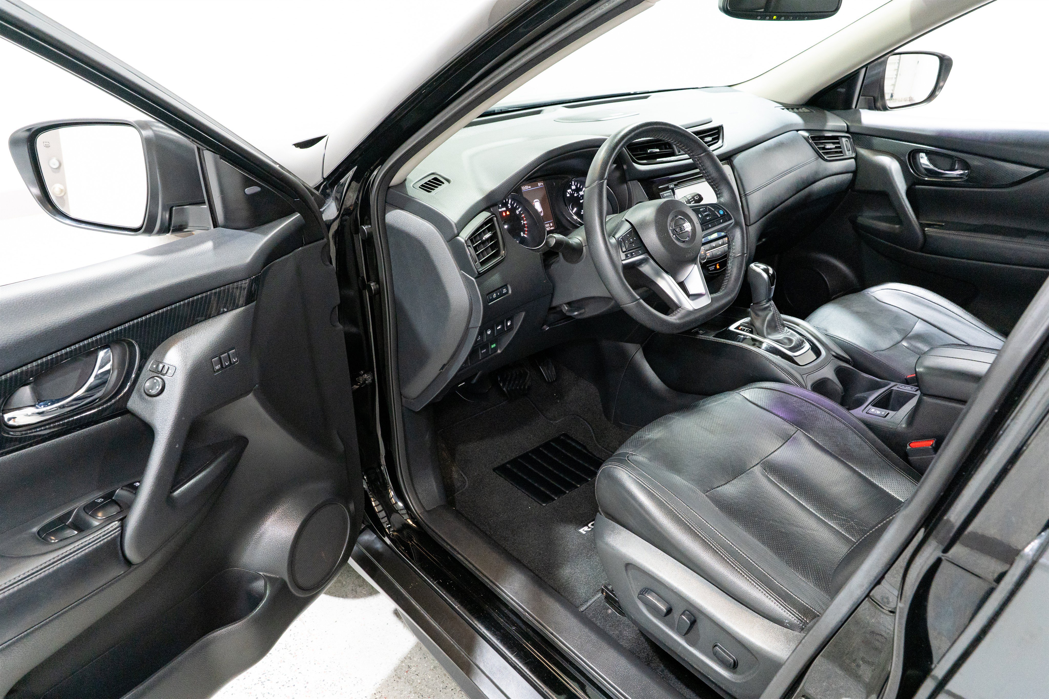 Used 2019 Nissan Rogue SL FWD image 12