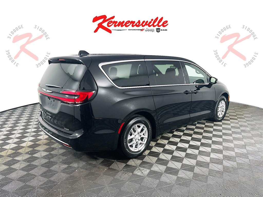 New 2026 Chrysler Pacifica Select image 7