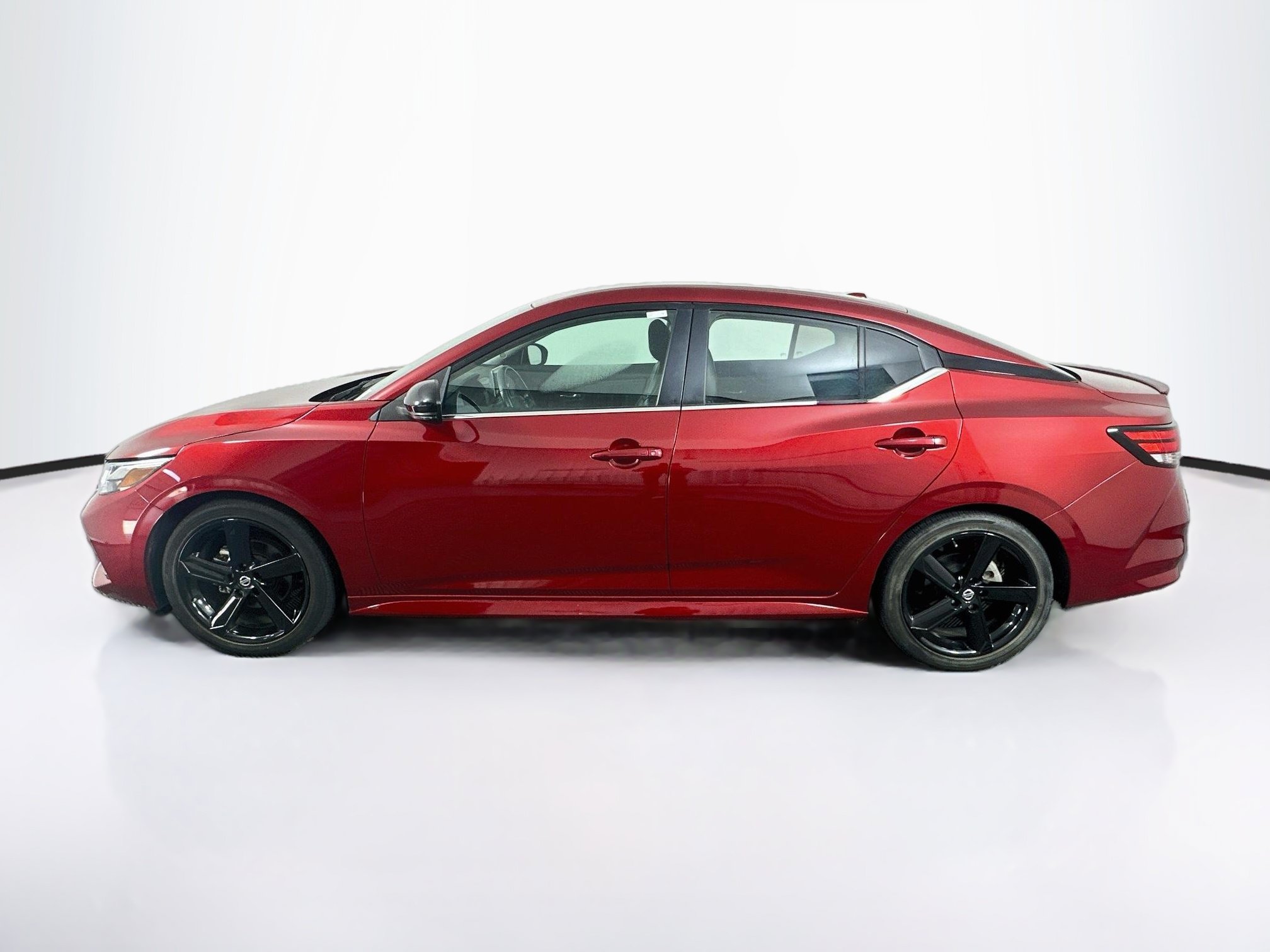 Used 2023 Nissan Sentra SR w/ Electronics Package FWD image 4