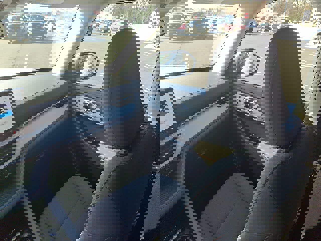 Used 2025 Ford Explorer Active image 11