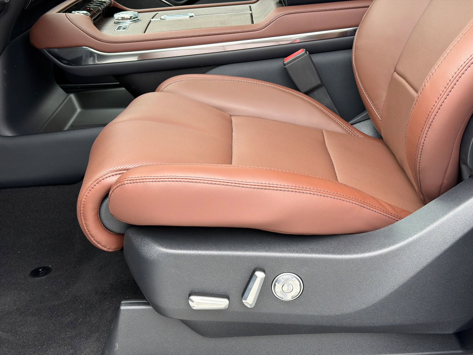 New 2026 Lincoln Navigator L Reserve AWD/4WD image 17
