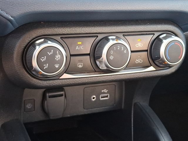 Used 2025 Nissan Versa SV FWD image 15