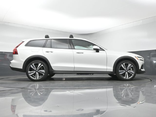 Used 2024 Volvo V60 B5 Cross Country Plus w/ Protection Package Premier AWD/4WD image 17