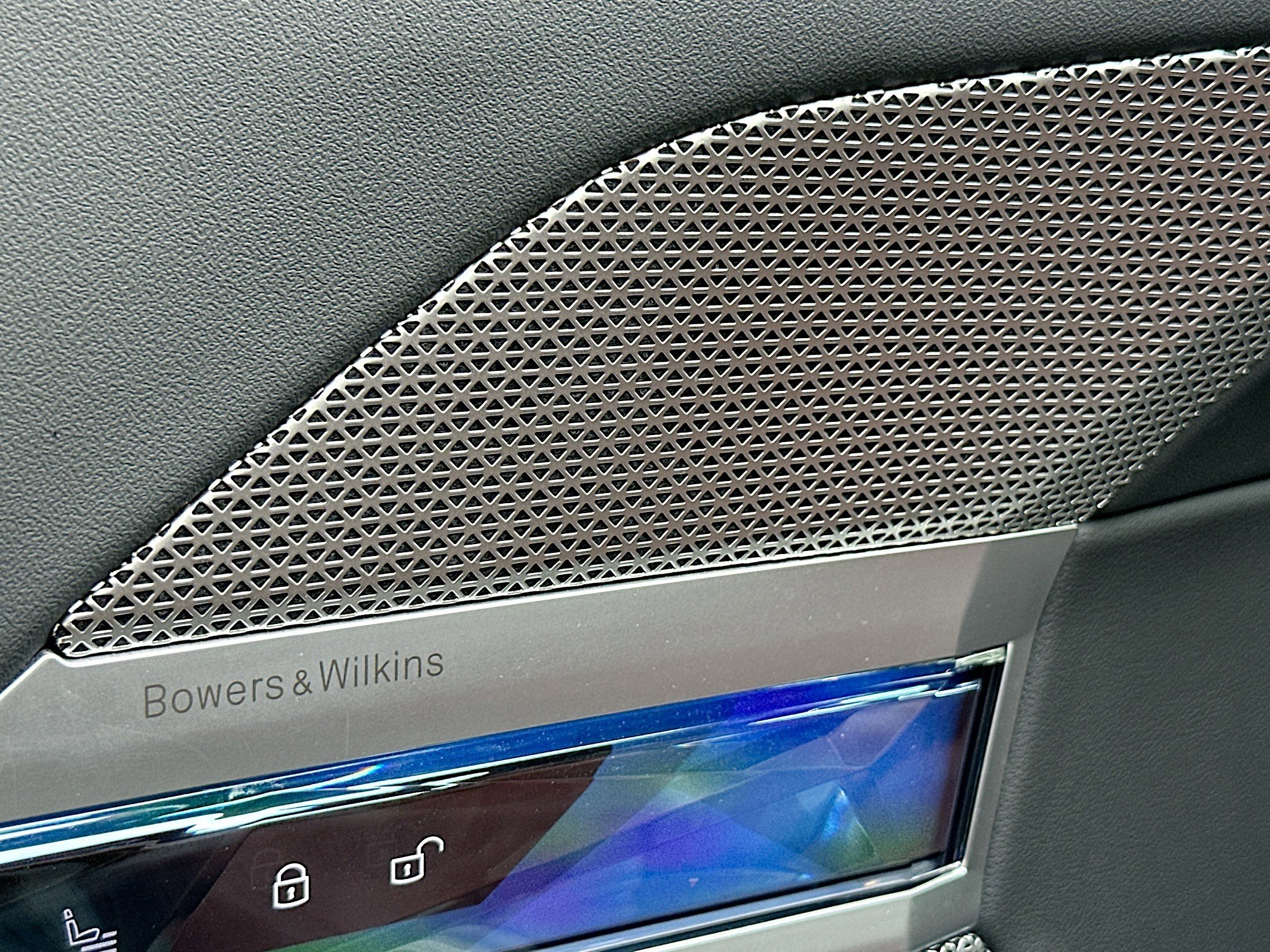 Used 2023 BMW 740i w/ Parking Assistance Package image 19