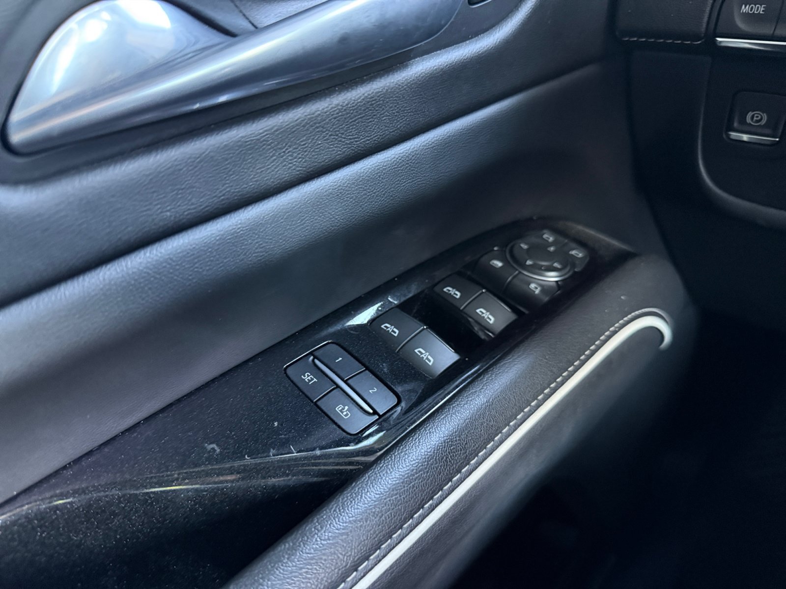 Used 2022 Cadillac Escalade Luxury RWD image 21