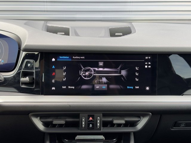 Used 2024 Porsche Cayenne image 21