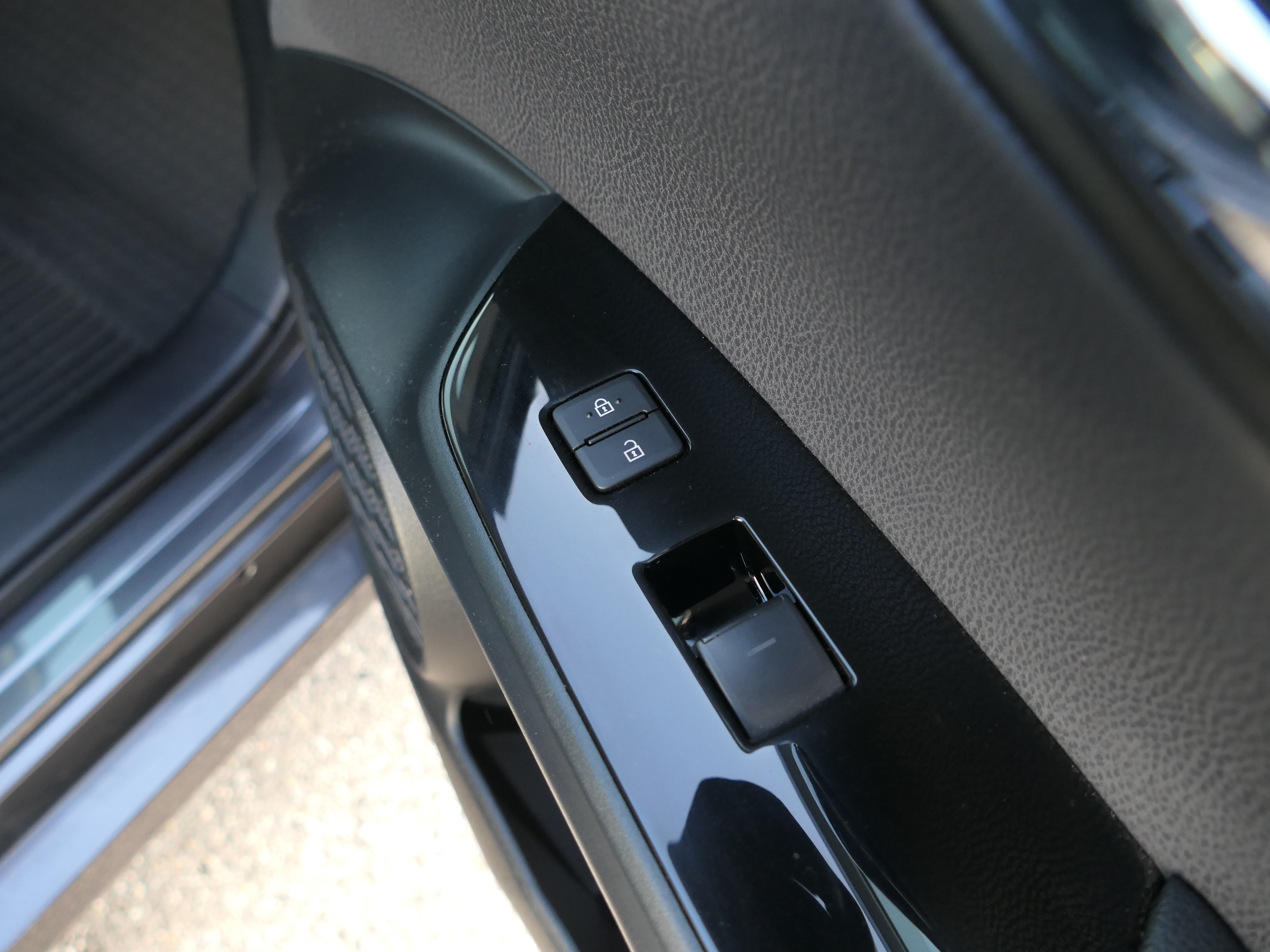 Used 2022 Toyota Prius L Eco FWD image 24