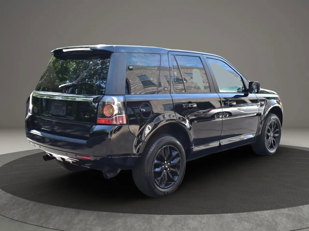 Used 2013 Land Rover LR2 HSE image 5