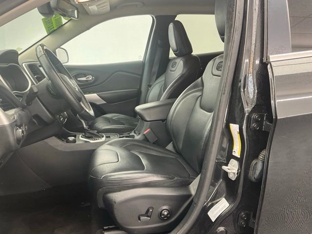 Used 2016 Jeep Cherokee Overland AWD/4WD image 5