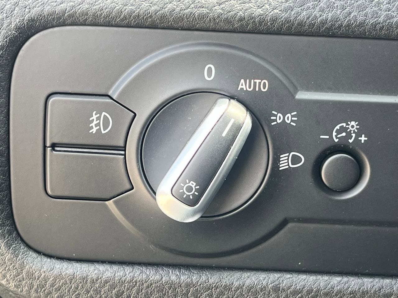 Used 2016 Volkswagen Touareg TDI AWD/4WD image 31
