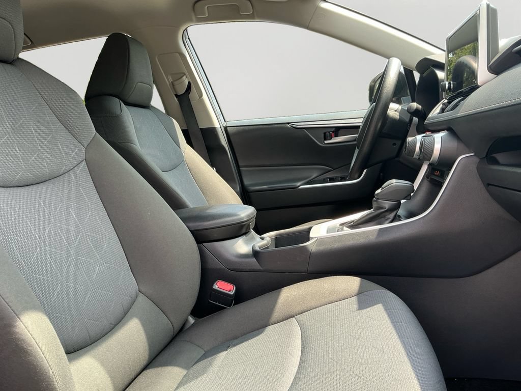 Used 2025 Toyota RAV4 XLE AWD/4WD image 12