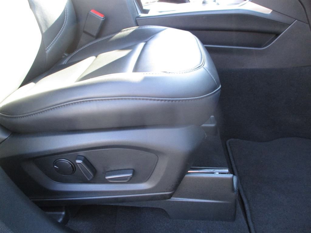 Used 2024 Ford Explorer XLT w/ Equipment Group 202A image 10