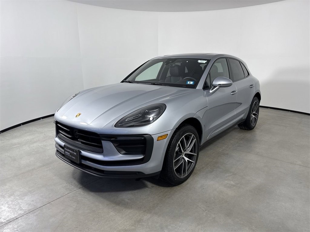 Used 2025 Porsche Macan image 1