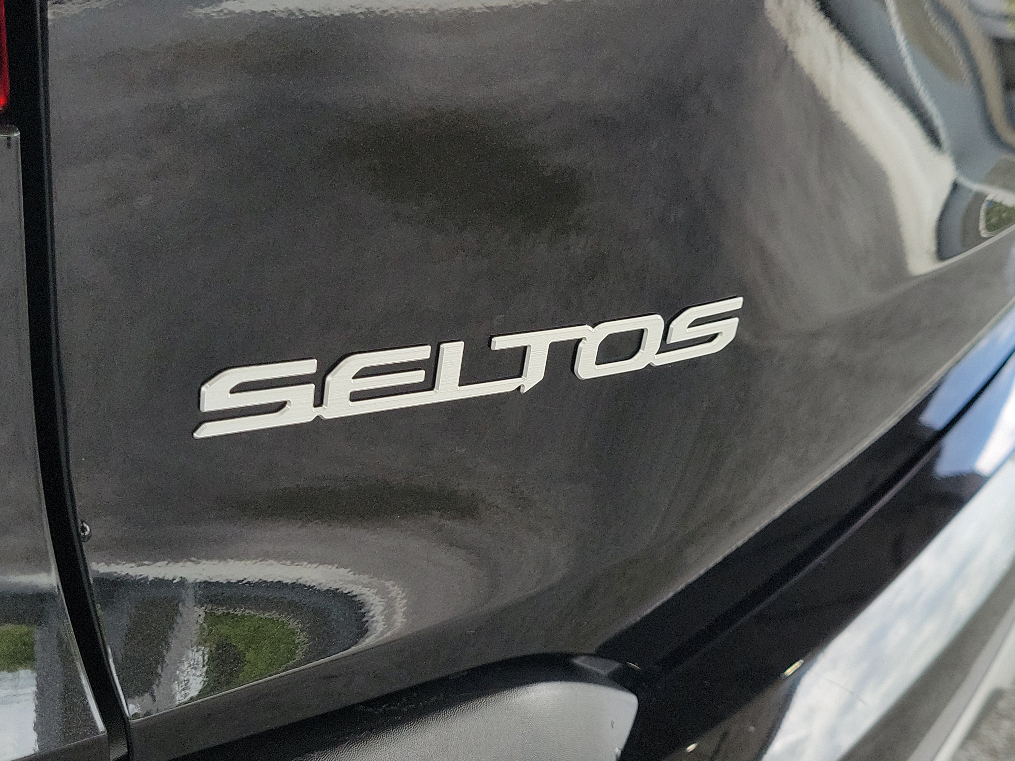 Used 2025 Kia Seltos S FWD image 7