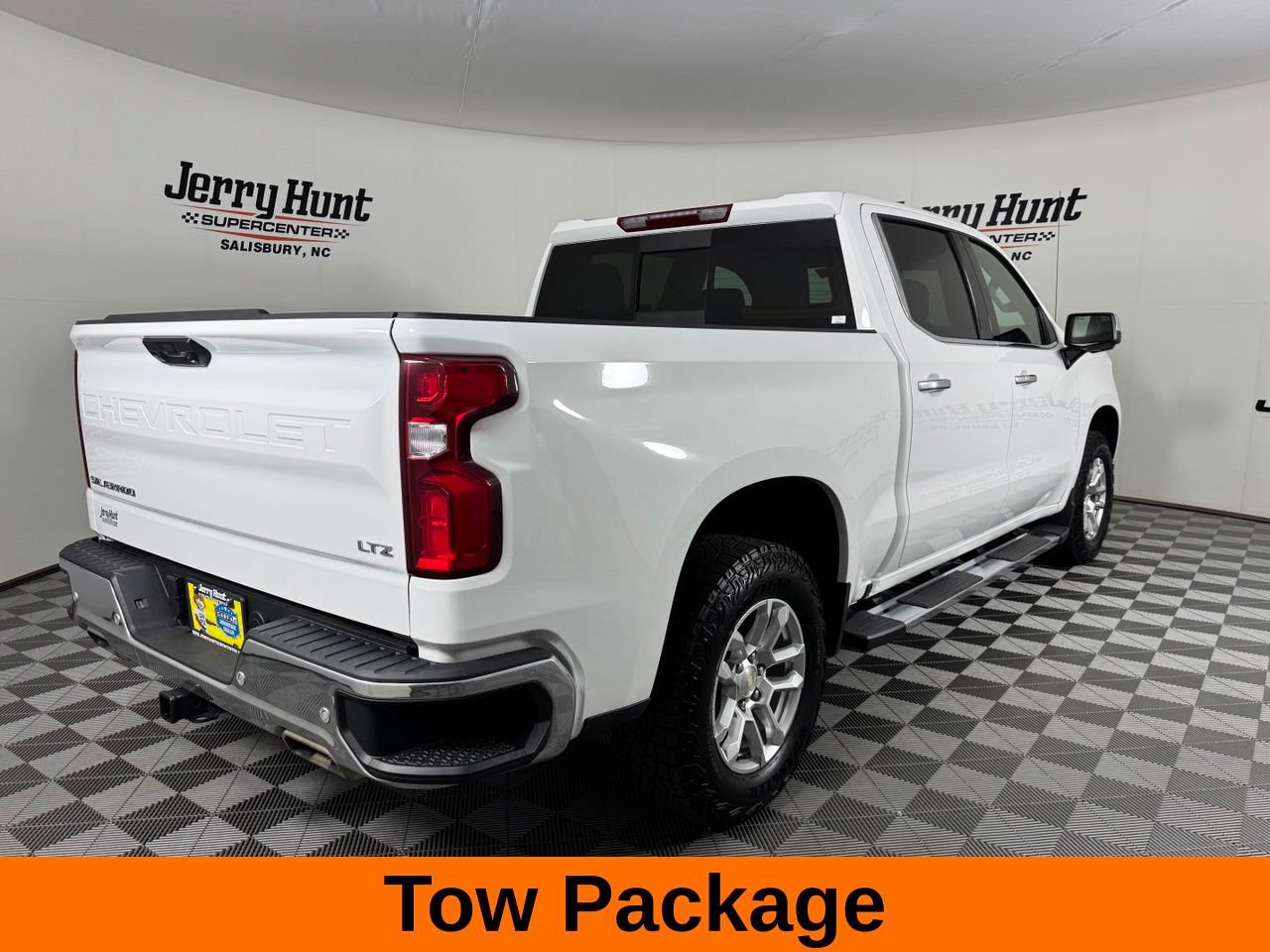 Used 2025 Chevrolet Silverado 1500 LTZ w/ Z71 Off-Road Package AWD/4WD image 7