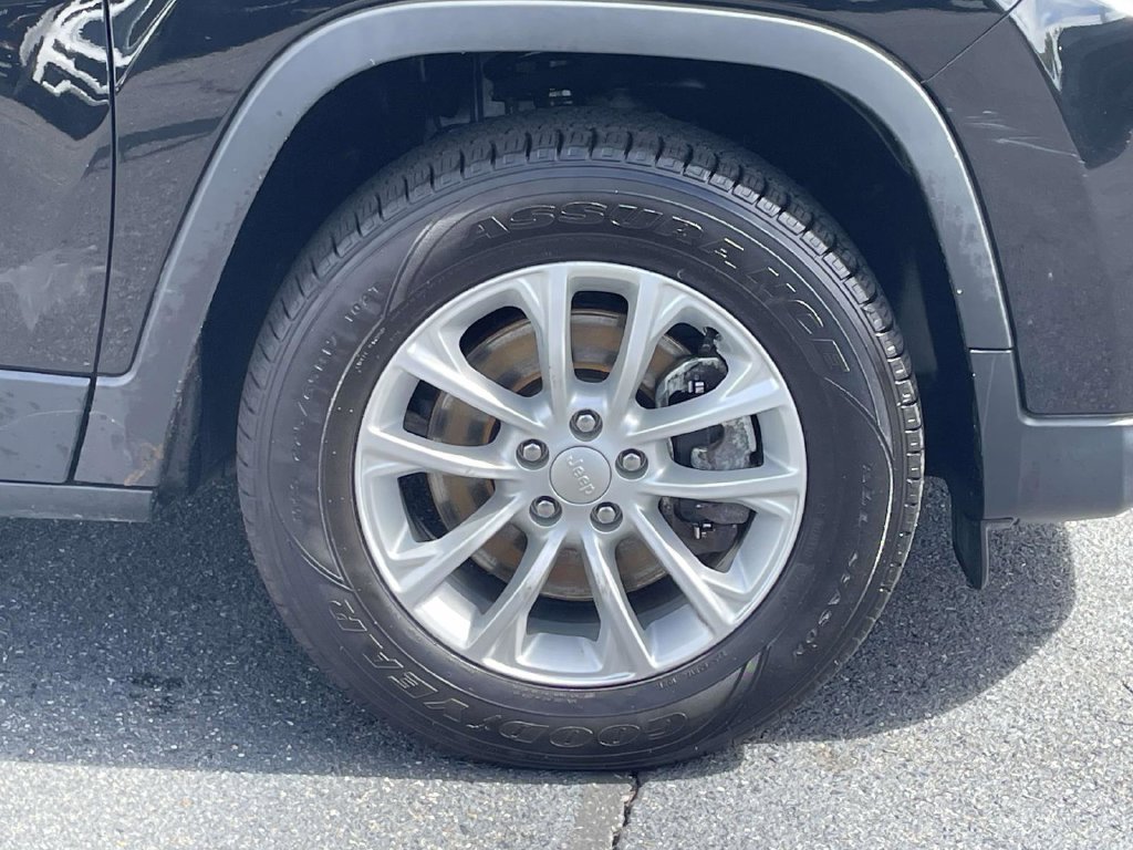Certified 2022 Jeep Cherokee Latitude Lux AWD/4WD image 10