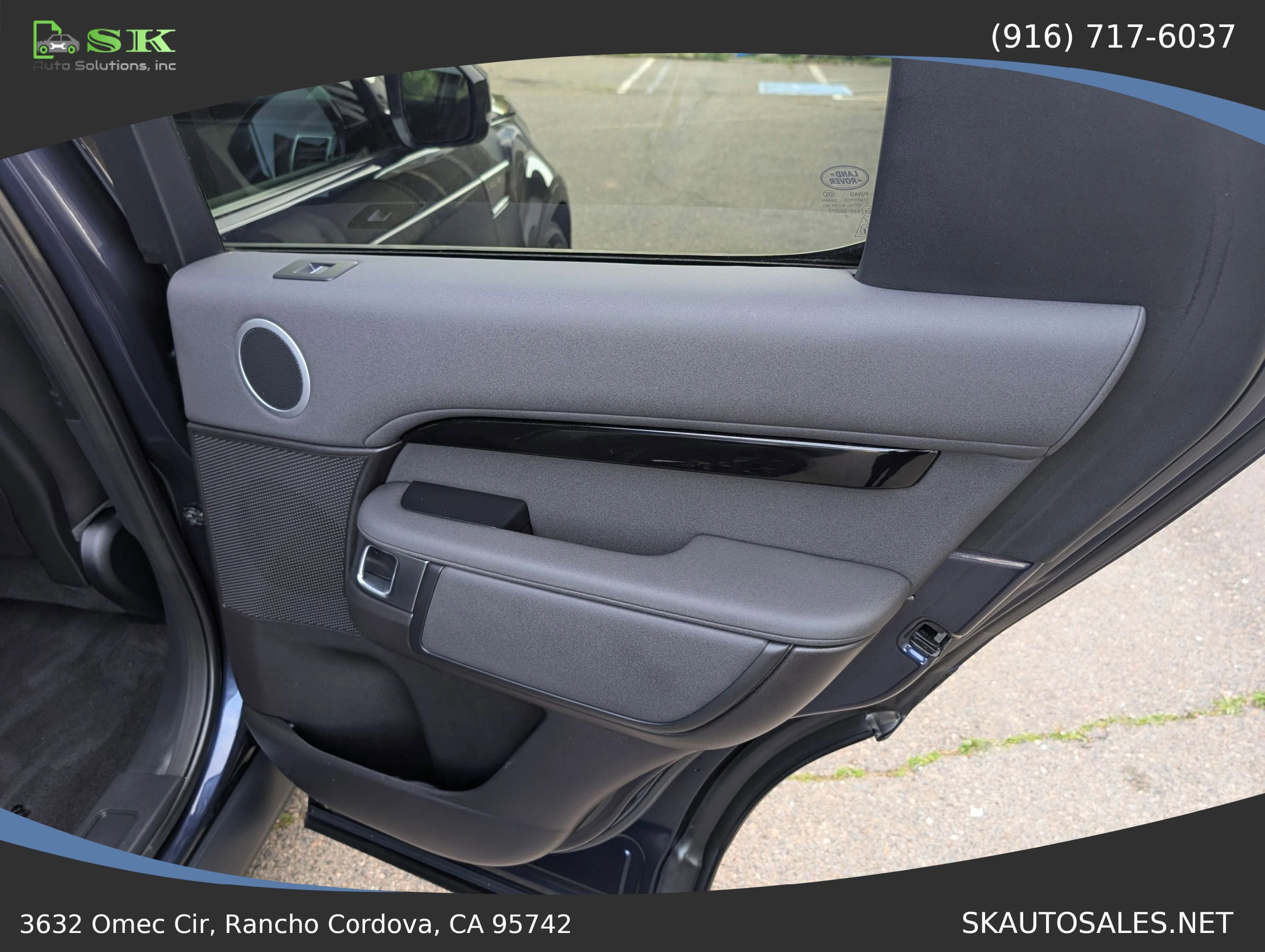 Used 2017 Land Rover Discovery SE image 36