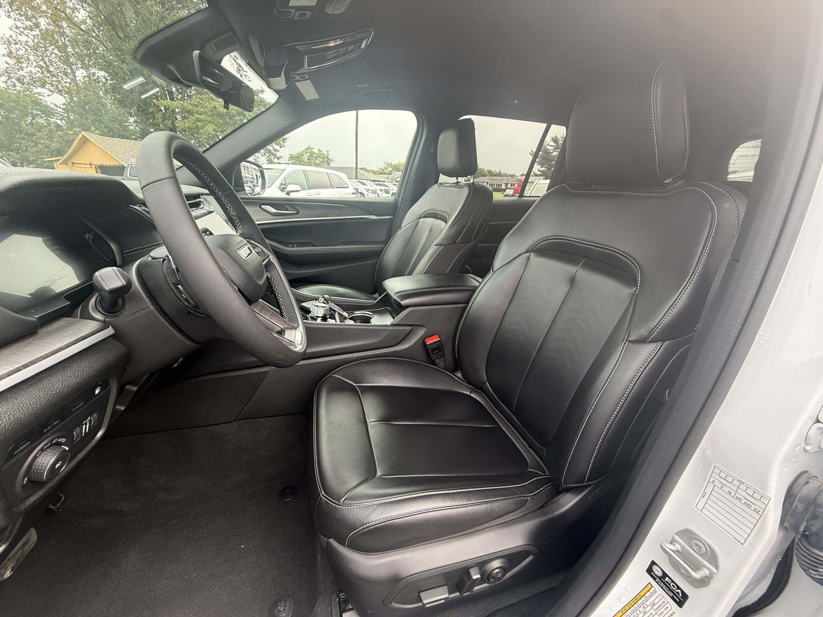 Used 2025 Jeep Grand Cherokee Limited 4xe AWD/4WD image 9
