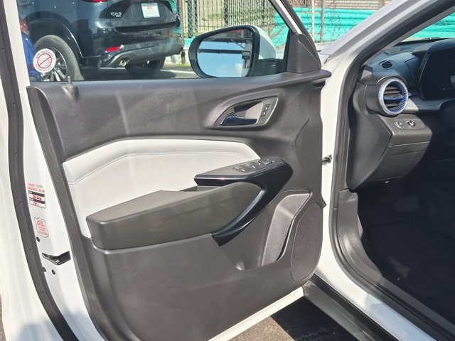 Used 2026 Chevrolet Trax LT FWD image 9