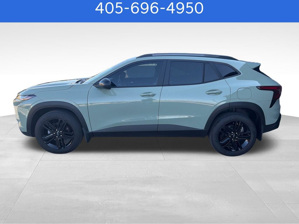 Used 2025 Chevrolet Trax ACTIV FWD image 2