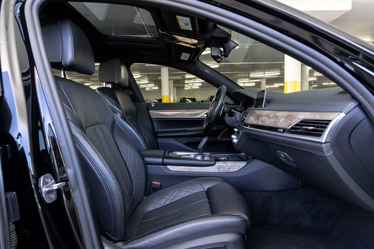 Used 2020 BMW 740i w/ M Sport Package RWD image 28