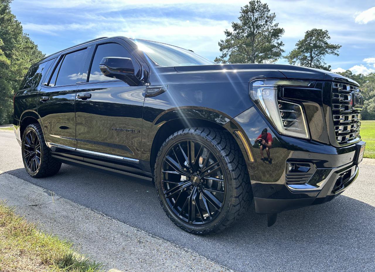 Used 2025 GMC Yukon Denali w/ Denali Reserve Package AWD/4WD image 3