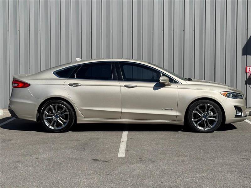 Used 2019 Ford Fusion Titanium FWD image 4