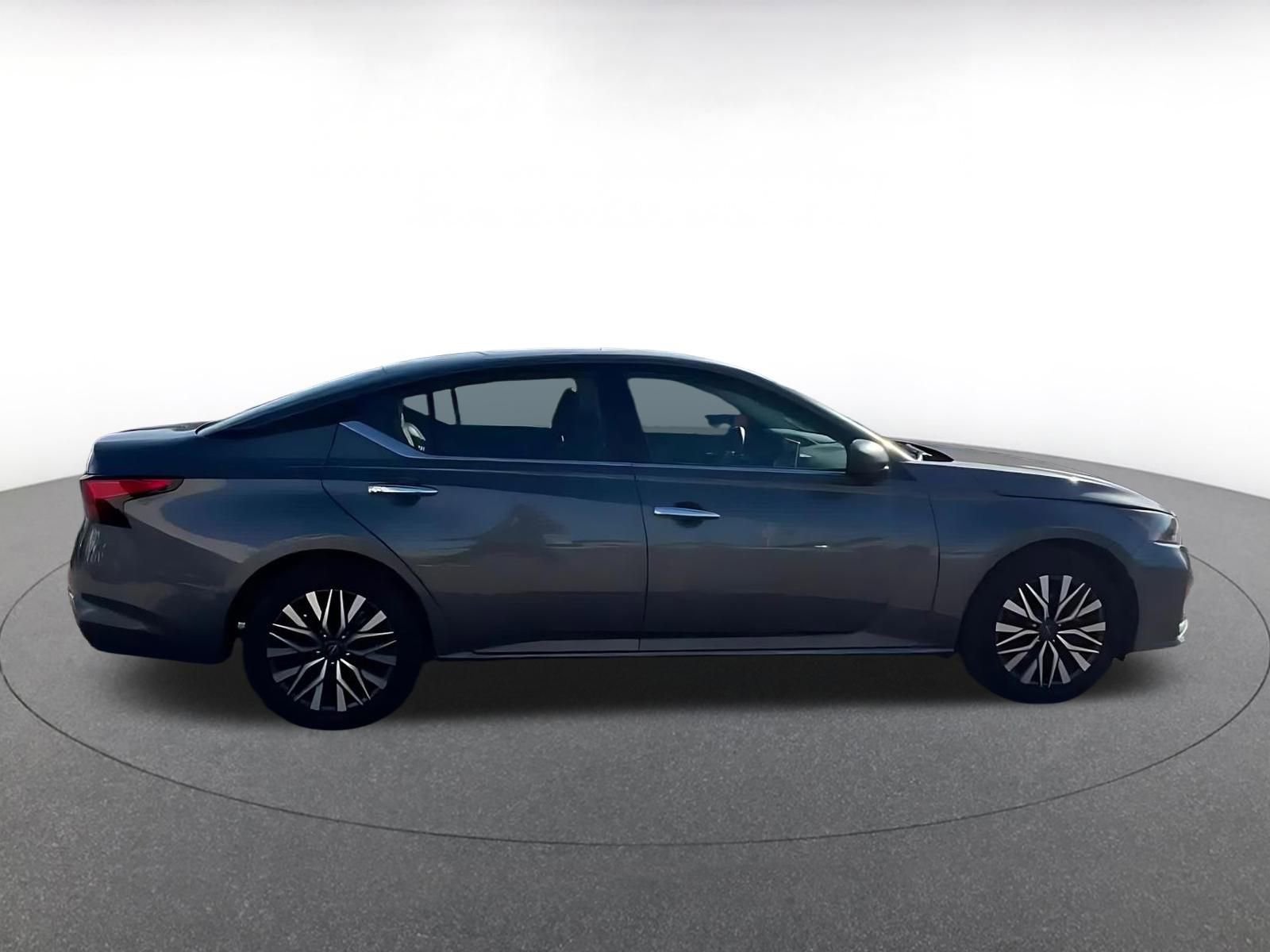 Used 2025 Nissan Altima 2.5 SV image 16