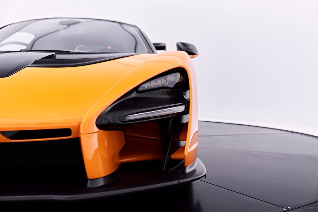 Used 2019 McLaren Senna RWD image 33