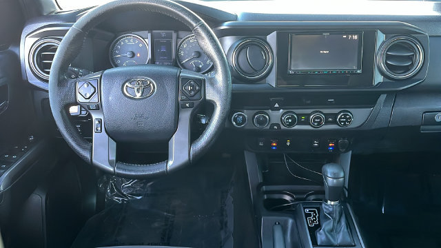 Used 2016 Toyota Tacoma TRD Off-Road w/ Towing Package AWD/4WD image 4