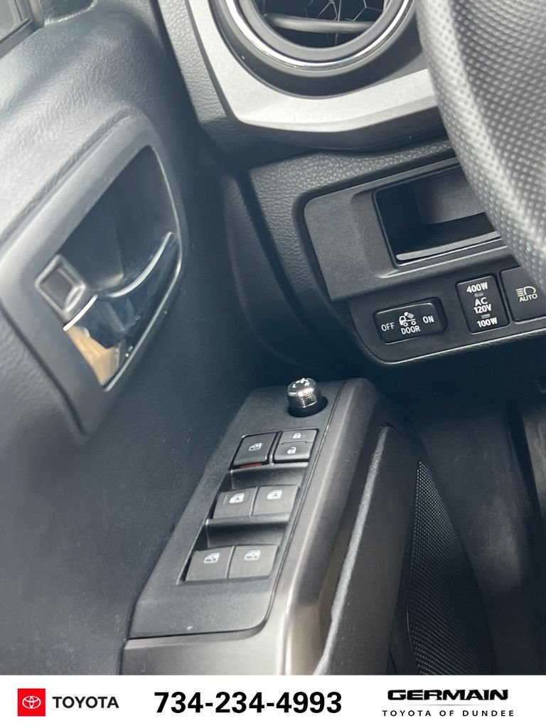 Used 2018 Toyota Tacoma TRD Sport AWD/4WD image 31