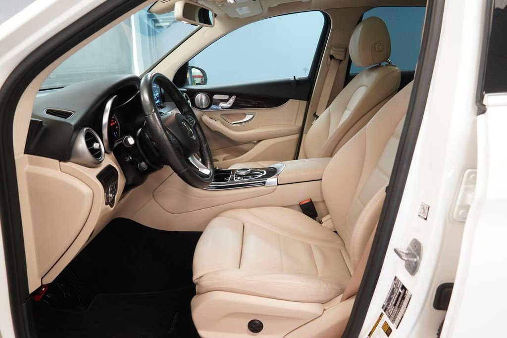 Used 2017 Mercedes-Benz GLC 300 4MATIC image 6