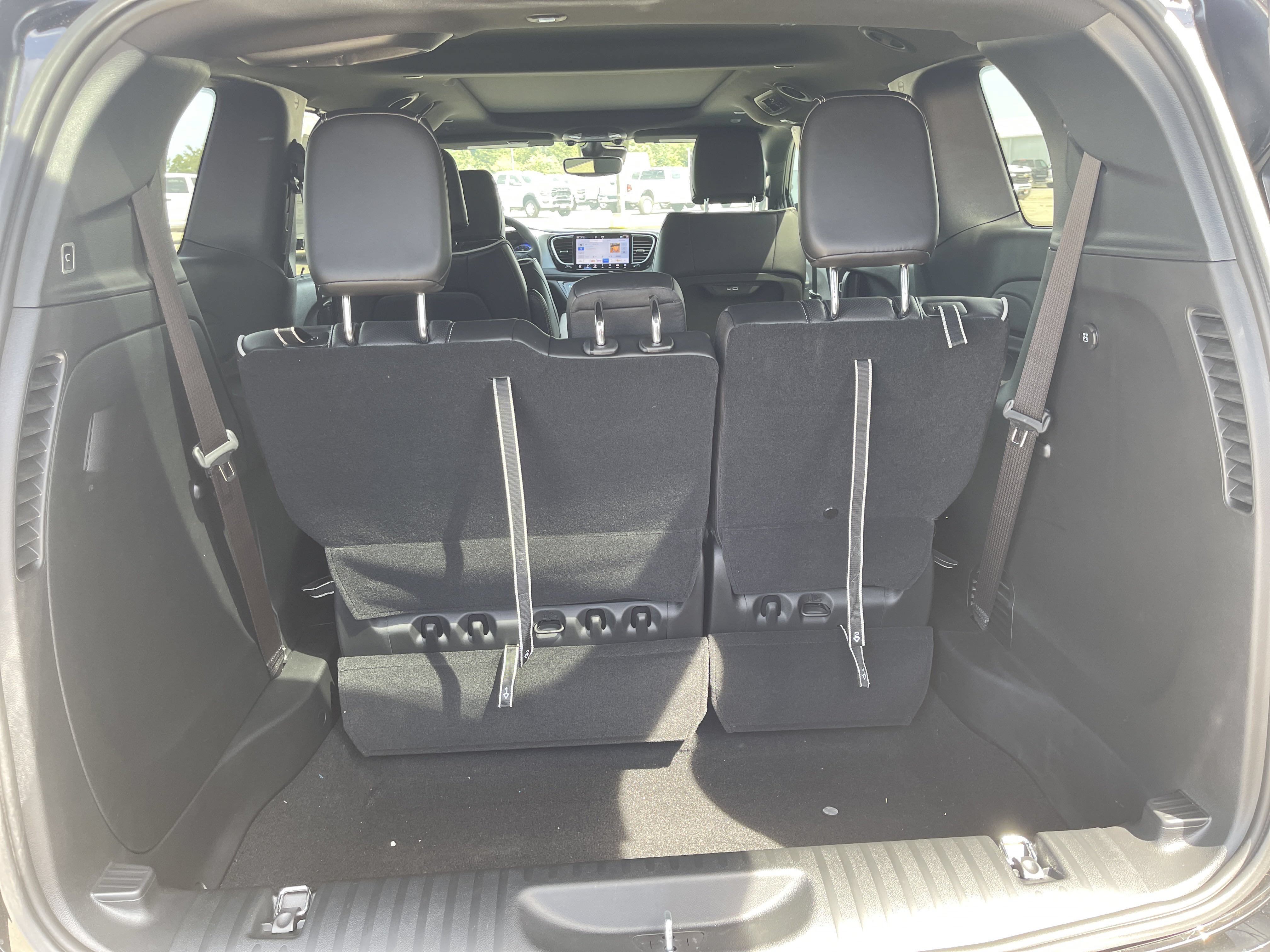 New 2025 Chrysler Pacifica Limited FWD image 12