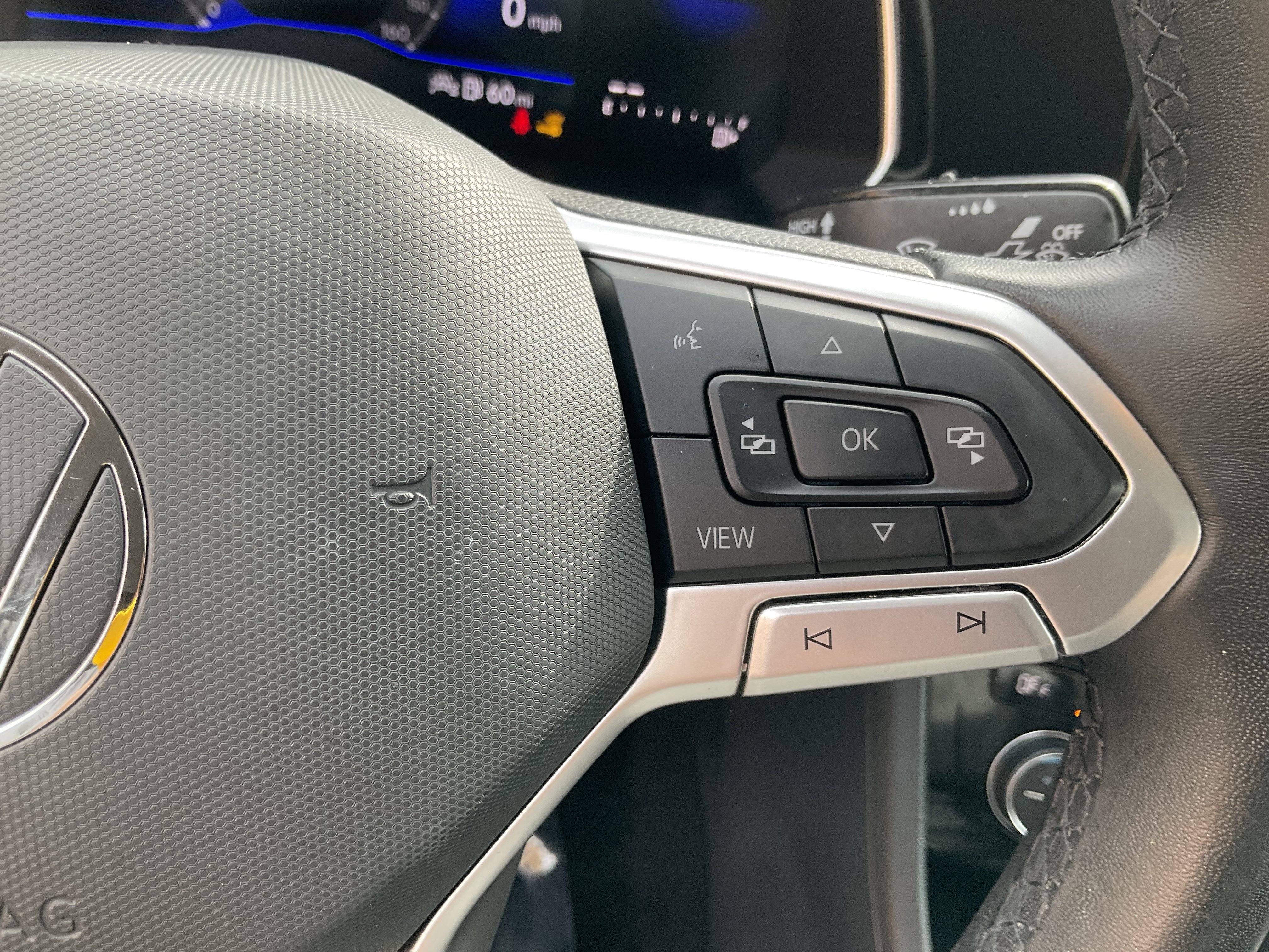 Used 2024 Volkswagen Jetta SE image 30