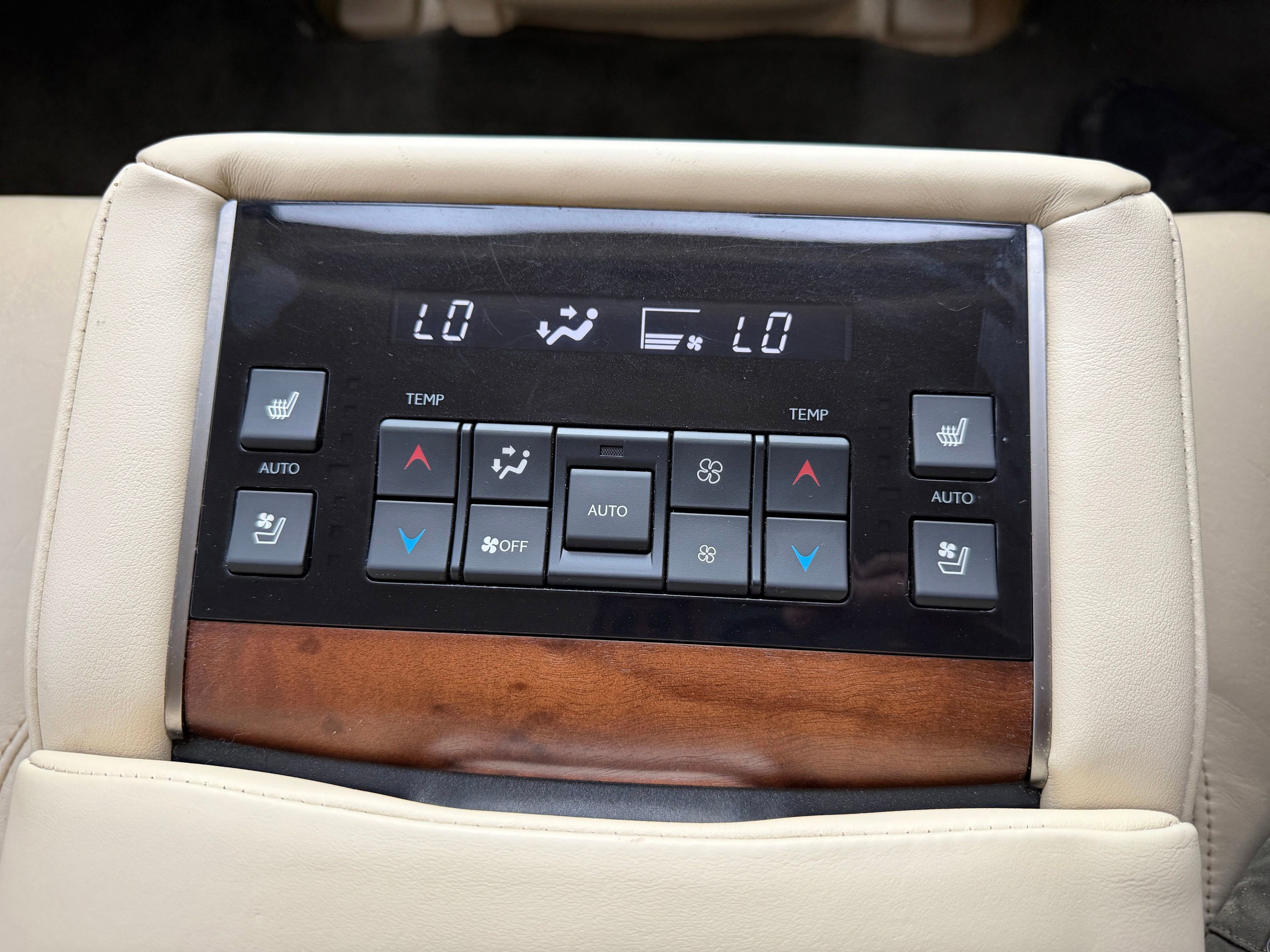 Used 2017 Lexus LX 570 4WD w/ Luxury Package image 37