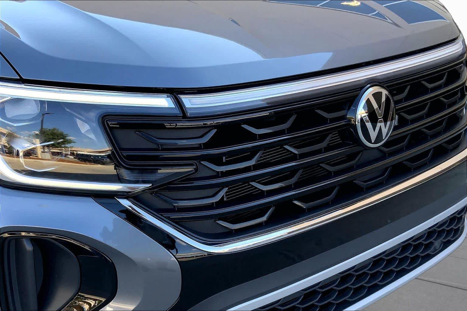 Used 2024 Volkswagen Atlas Cross Sport SE w/ Black Wheel Package AWD/4WD image 32
