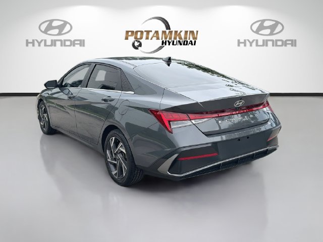 Used 2025 Hyundai Elantra SEL FWD image 7