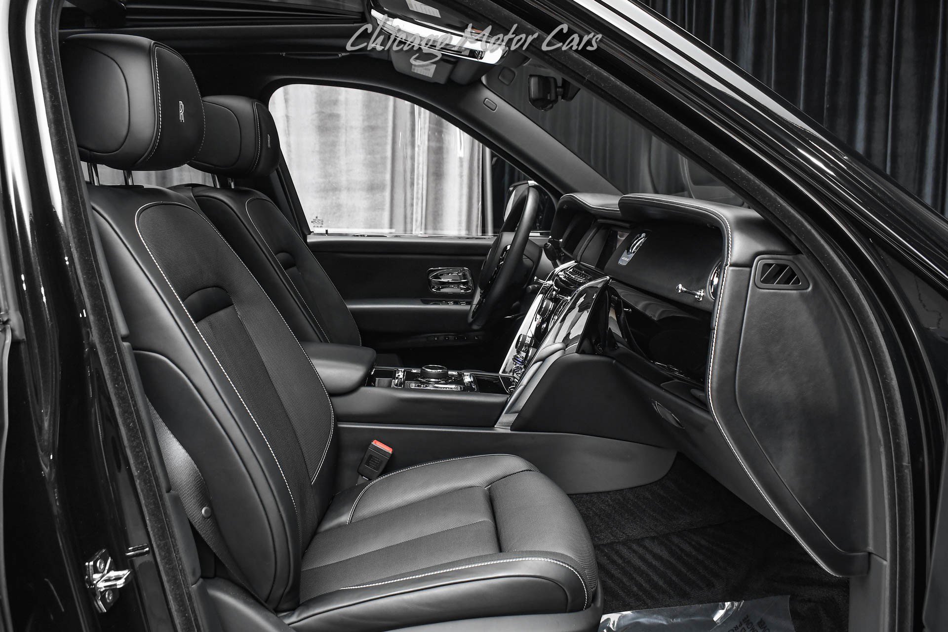 Used 2023 Rolls-Royce Cullinan w/ Cullinan Package image 24