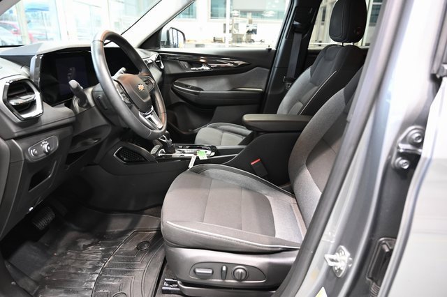 Used 2024 Chevrolet TrailBlazer LT w/ Convenience Package image 9