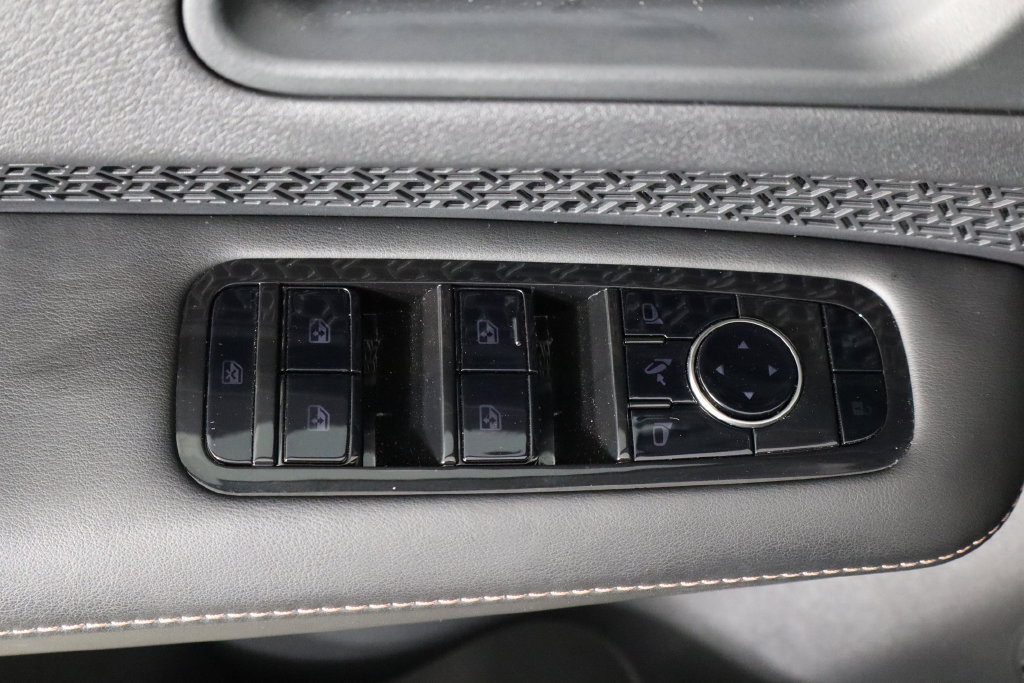 Used 2023 Nissan Ariya AWD image 20