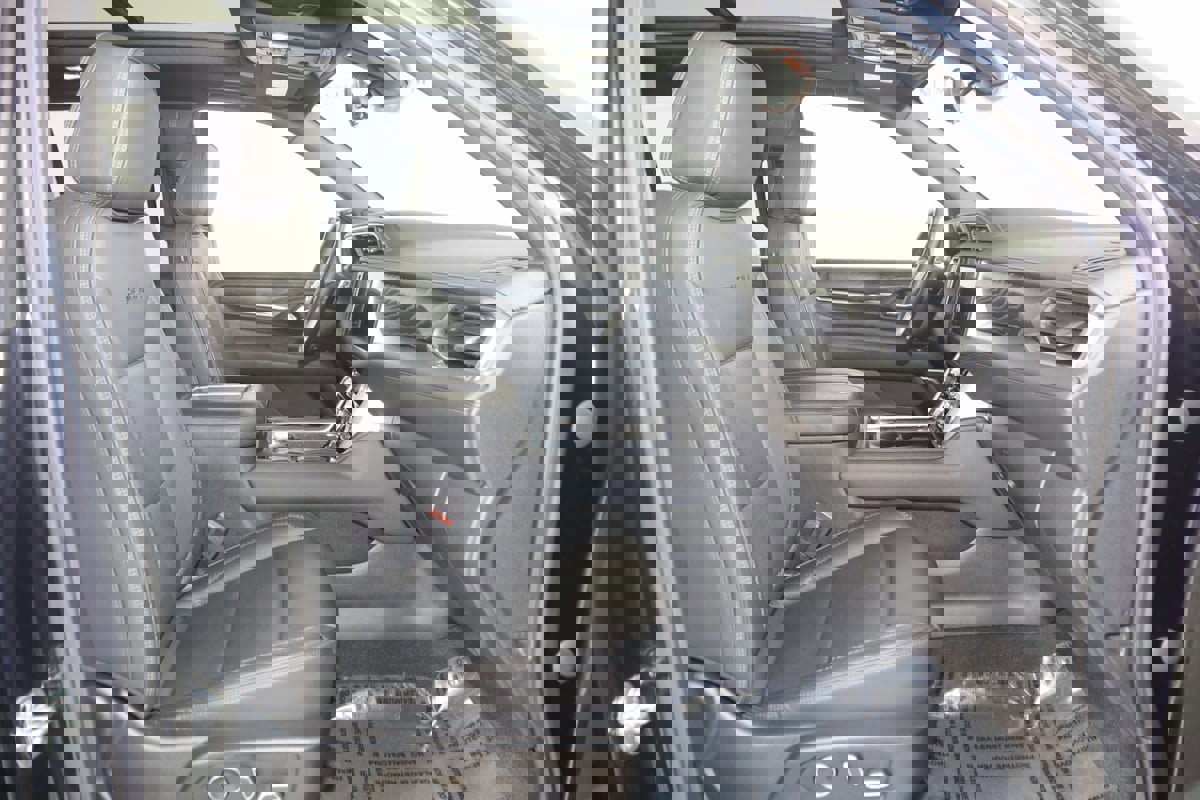 Used 2021 GMC Yukon Denali w/ Denali Premium Package image 13