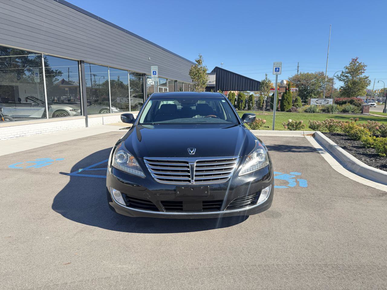 Used 2014 Hyundai Equus Signature RWD image 2