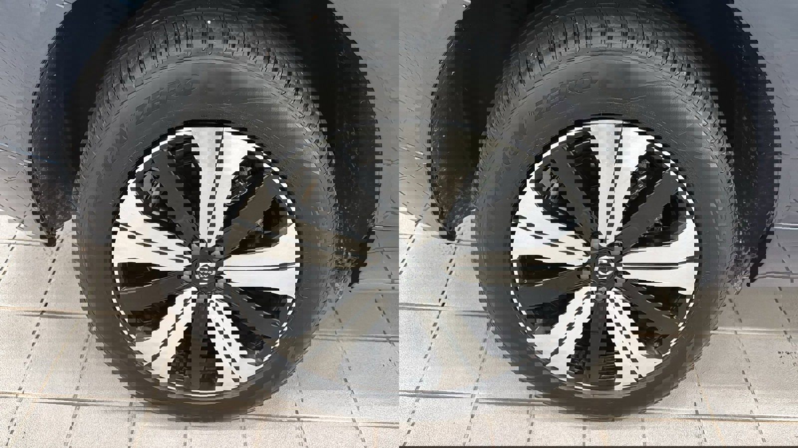 Used 2025 Volvo XC60 T8 Core w/ Protection Package Premier image 31