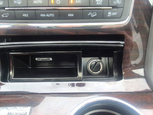 Used 2015 Lincoln Navigator 4WD w/ Equipment Group 101A Reserve image 32