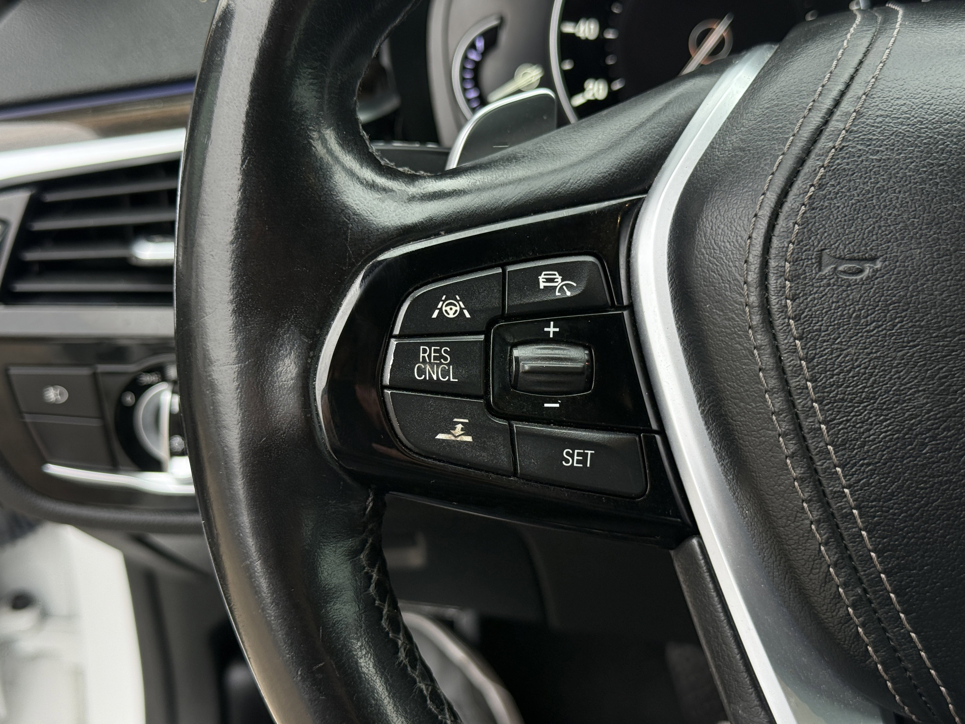 Used 2017 BMW 540i w/ Premium Package image 18