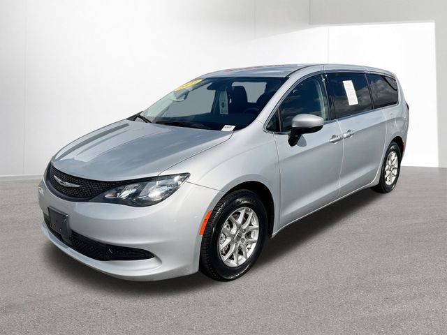 Used 2023 Chrysler Voyager LX image 1