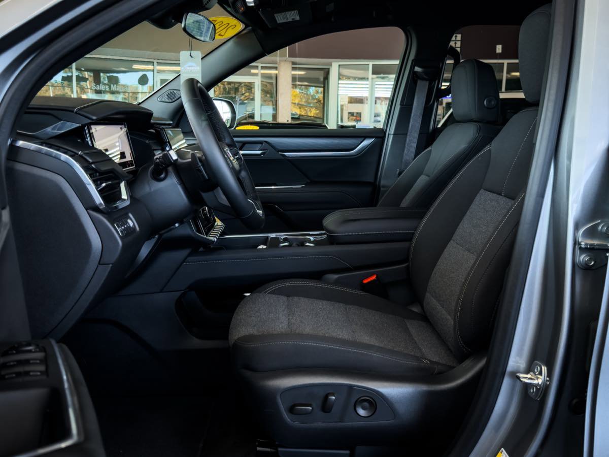 Used 2025 GMC Acadia Elevation w/ Black Edition image 30