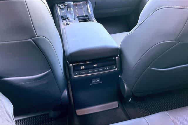 Used 2024 Lexus GX 550 w/ Cold Area Package AWD/4WD image 11