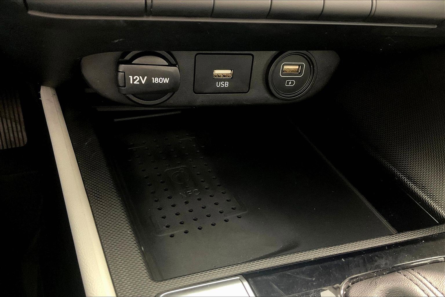 Certified 2022 Hyundai Elantra Limited w/ Preferred Accessory Package image 15